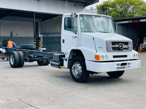 Mercedes Benz L-1318 Chasis C/cabina