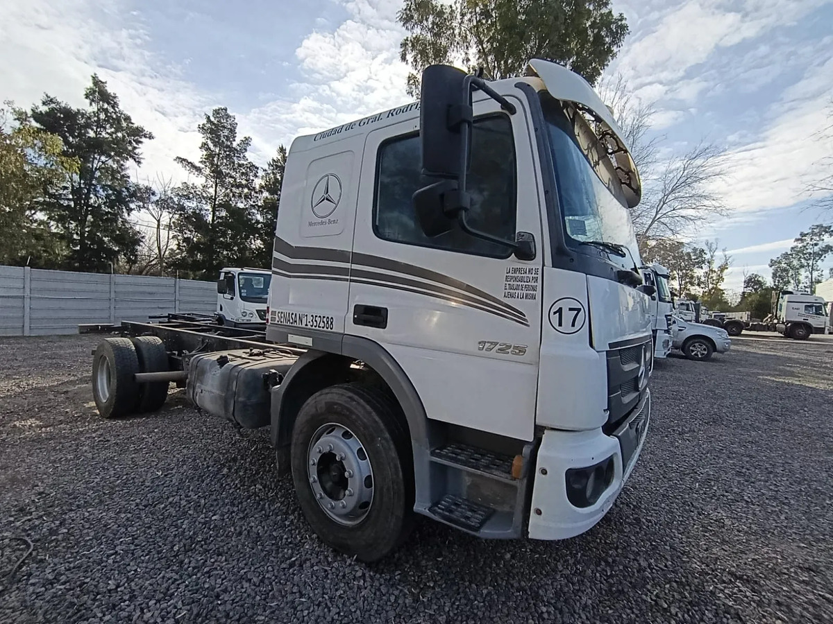 Mercedes Benz Atego 1725 Cabina Dormitorio Techo Normal