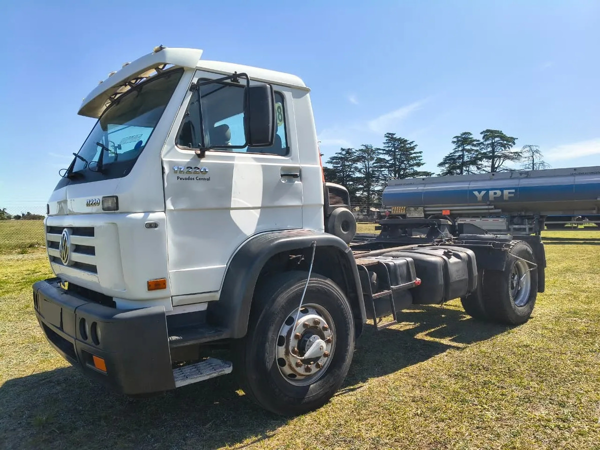 Volkswagen 17220 Tractor 4x2 Cabina Dormitorio 2015